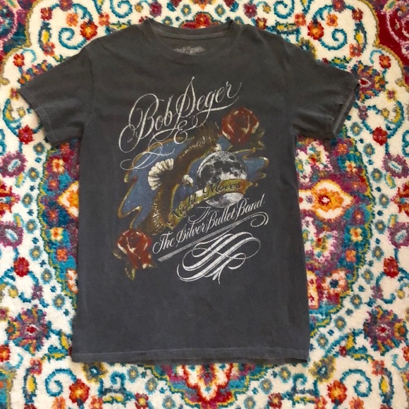 Tops - 👩🏻‍🎤Vintage Graphic Tee!